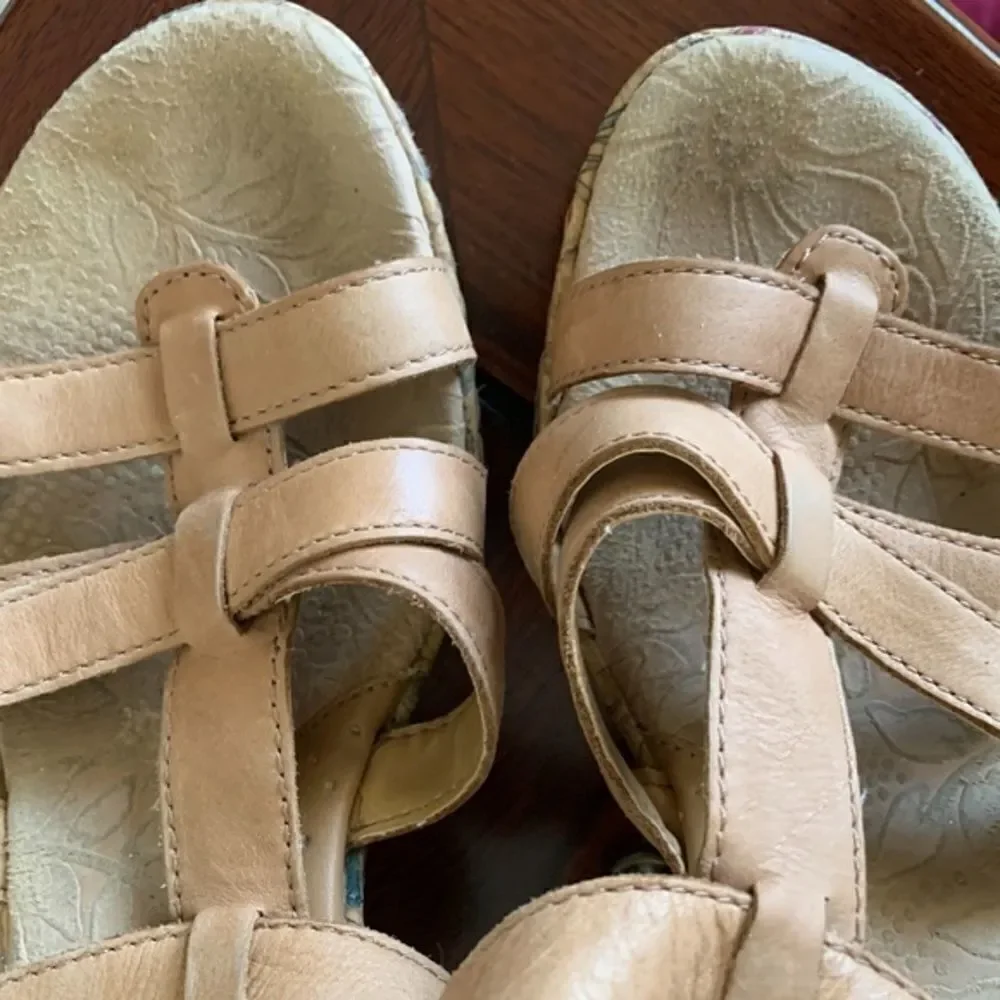 Born BOC BEIGE LEATHER SANDALS SIZE US 9​​​​